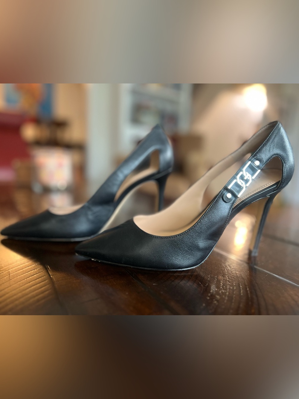 Guess Black Leather Pointed Toe D’Orsay Stiletto Pumps Logo Size 39 US 8.5